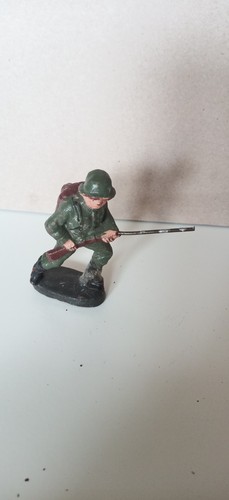 Massefigur soldat stürmt vor - soldat,
