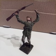 Soldat fallend / fällt /