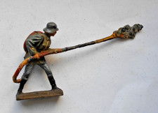 Soldat mit Flammenwerfer