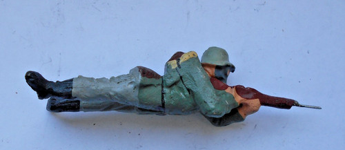 Soldat mit gasmaske ähnl - mit,