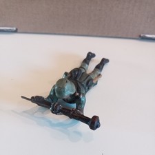 Soldat mit Entfernungsmesser